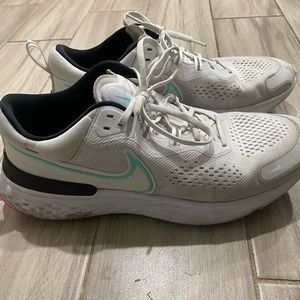 Nike running show size 13
